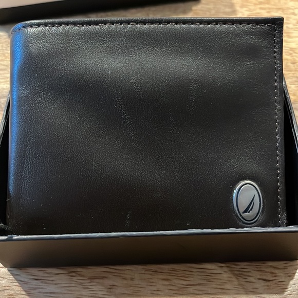 Nautica Leather Wallet/Valet - Picture 6 of 6